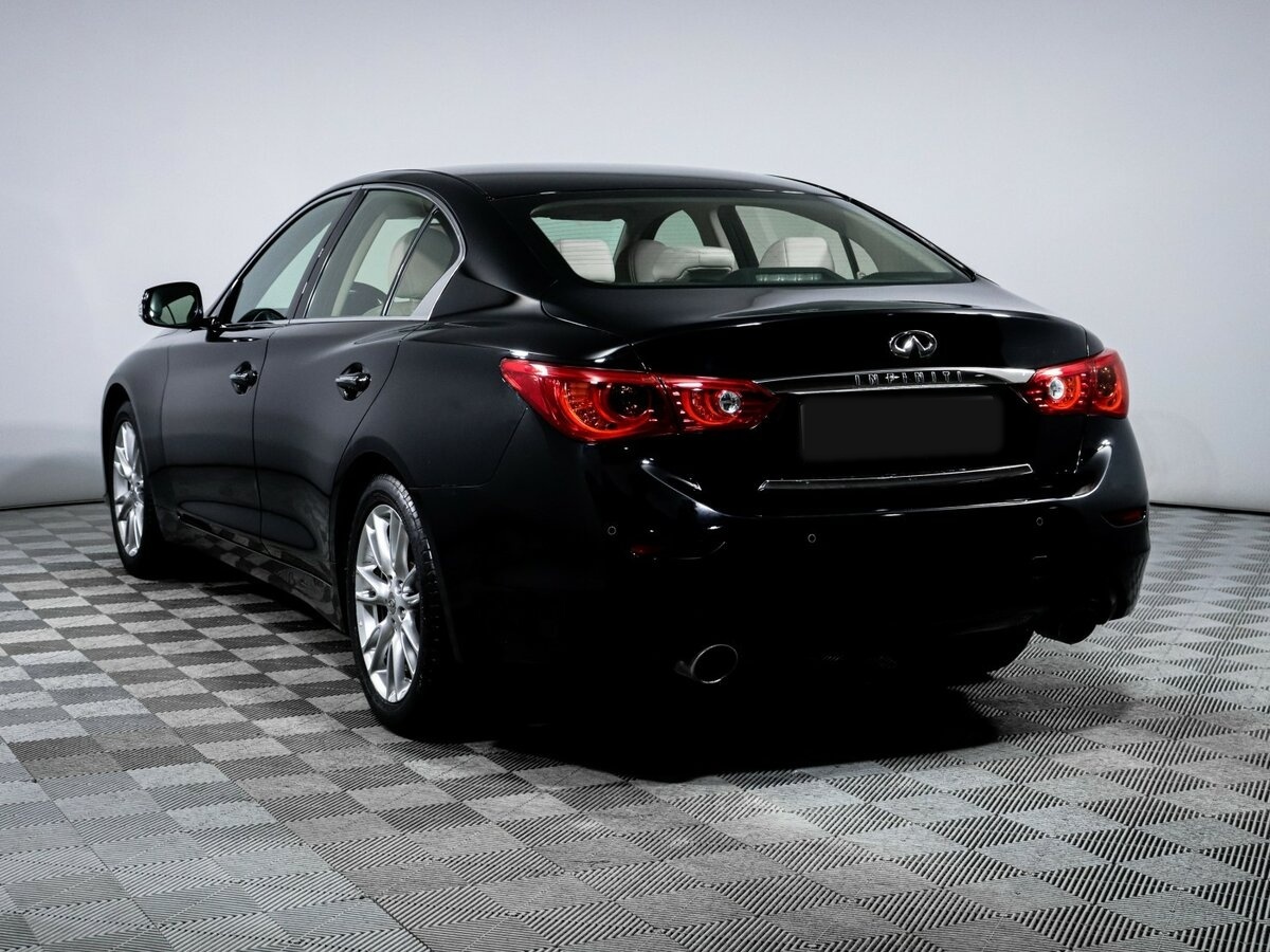 Infiniti Q50 2014 года с пробегом. Фото: #6