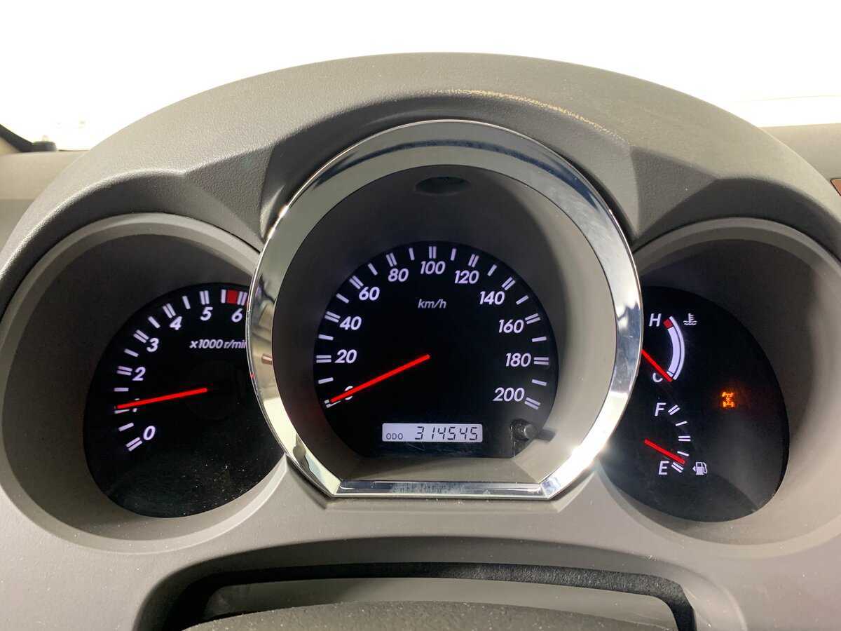 Toyota Fortuner 2011 года с пробегом. Фото: #11