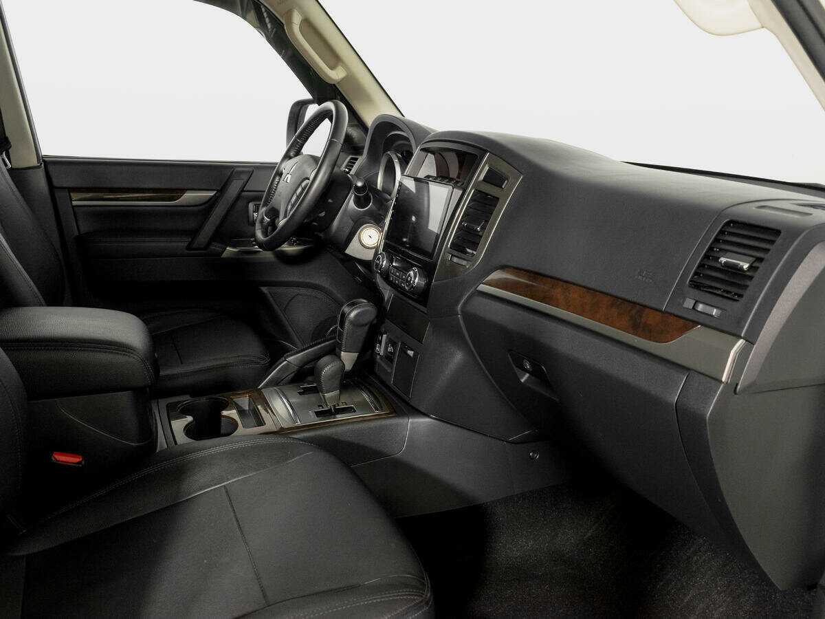 Mitsubishi Pajero 2021 года с пробегом. Фото: #8