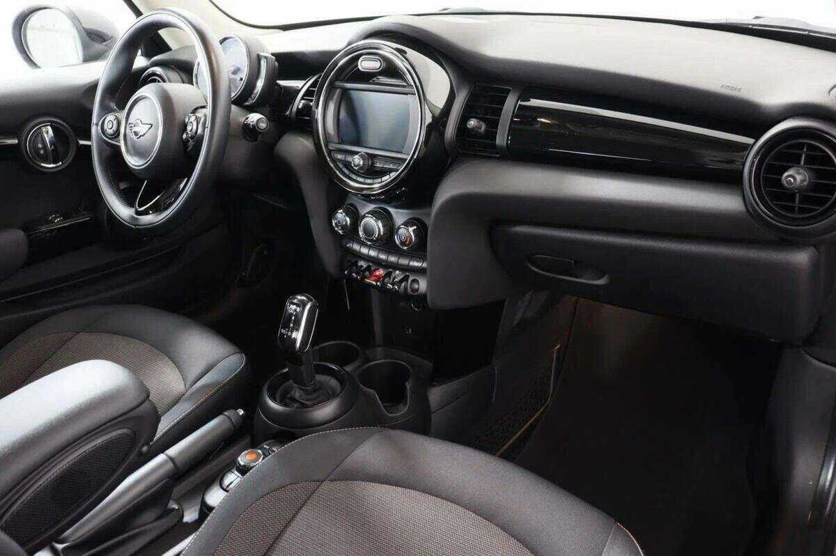 Mini Hatch 2018 года с пробегом. Фото: #8