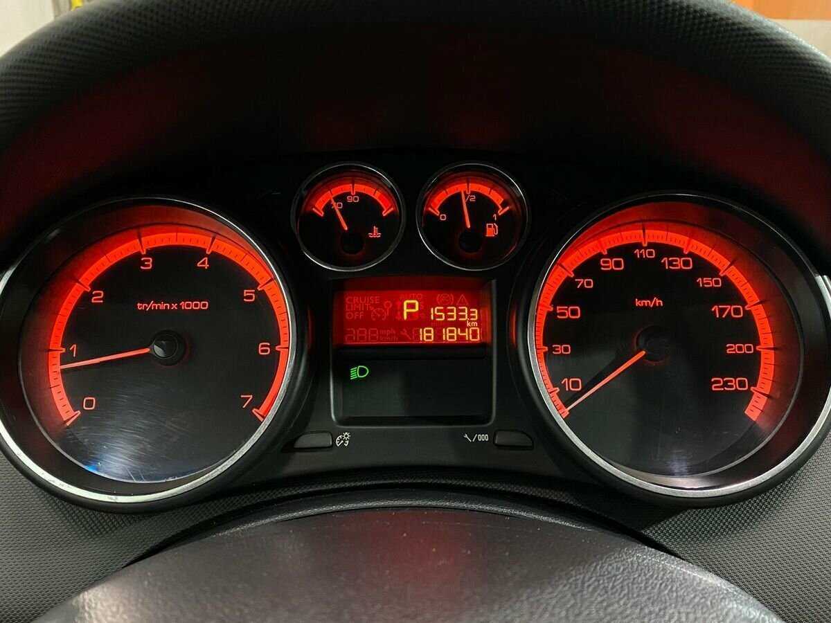 Peugeot 408 2012 года с пробегом. Фото: #11