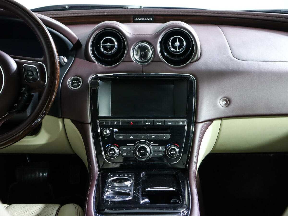 Jaguar XJ 2014 года с пробегом. Фото: #10
