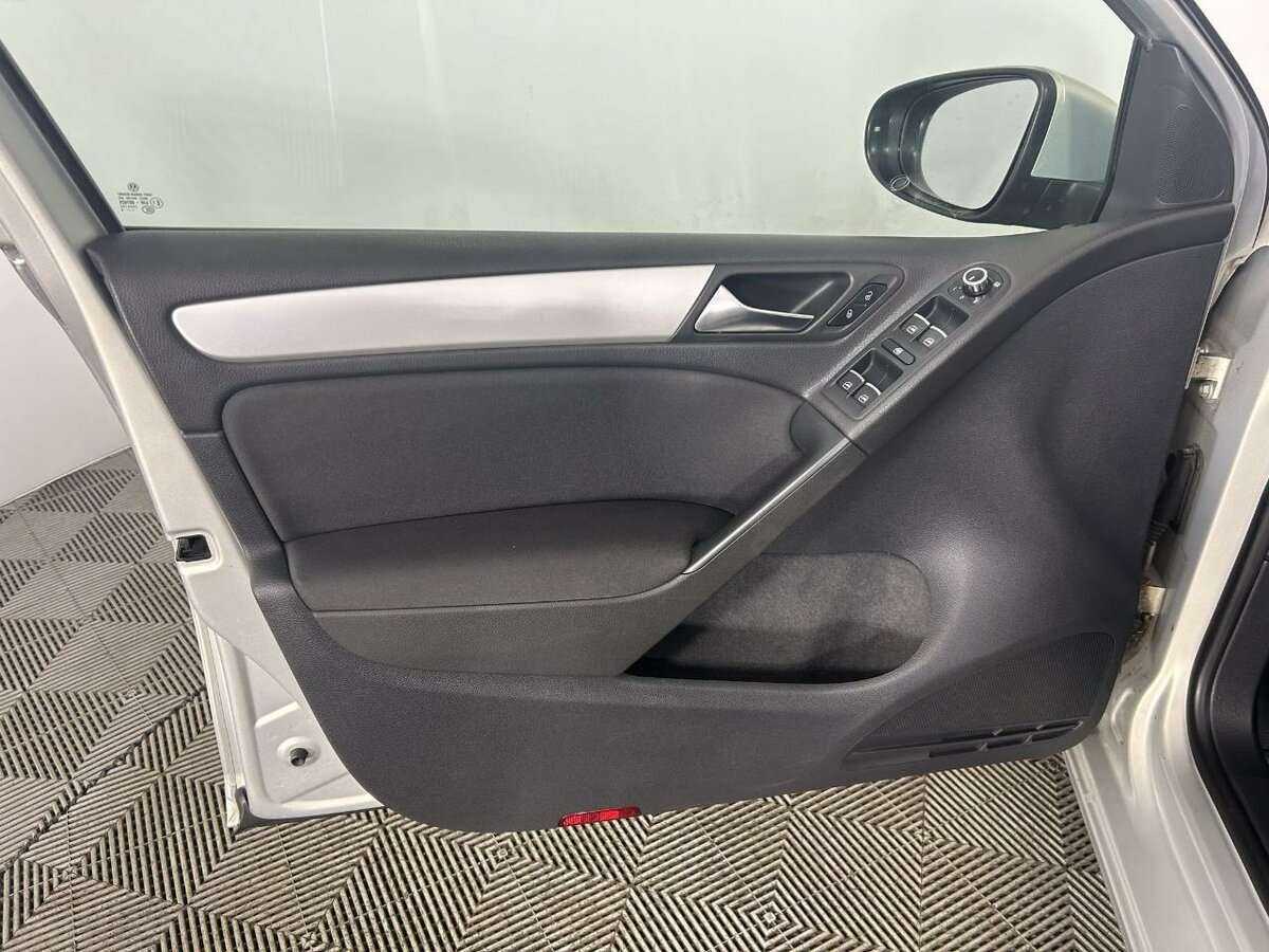 Volkswagen Golf 2010 года с пробегом. Фото: #6