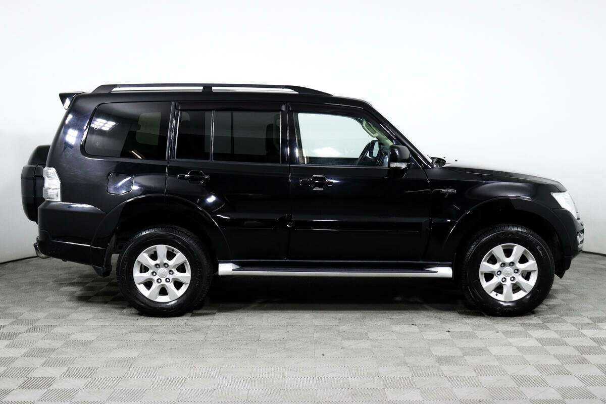 Mitsubishi Pajero 2018 года с пробегом. Фото: #3