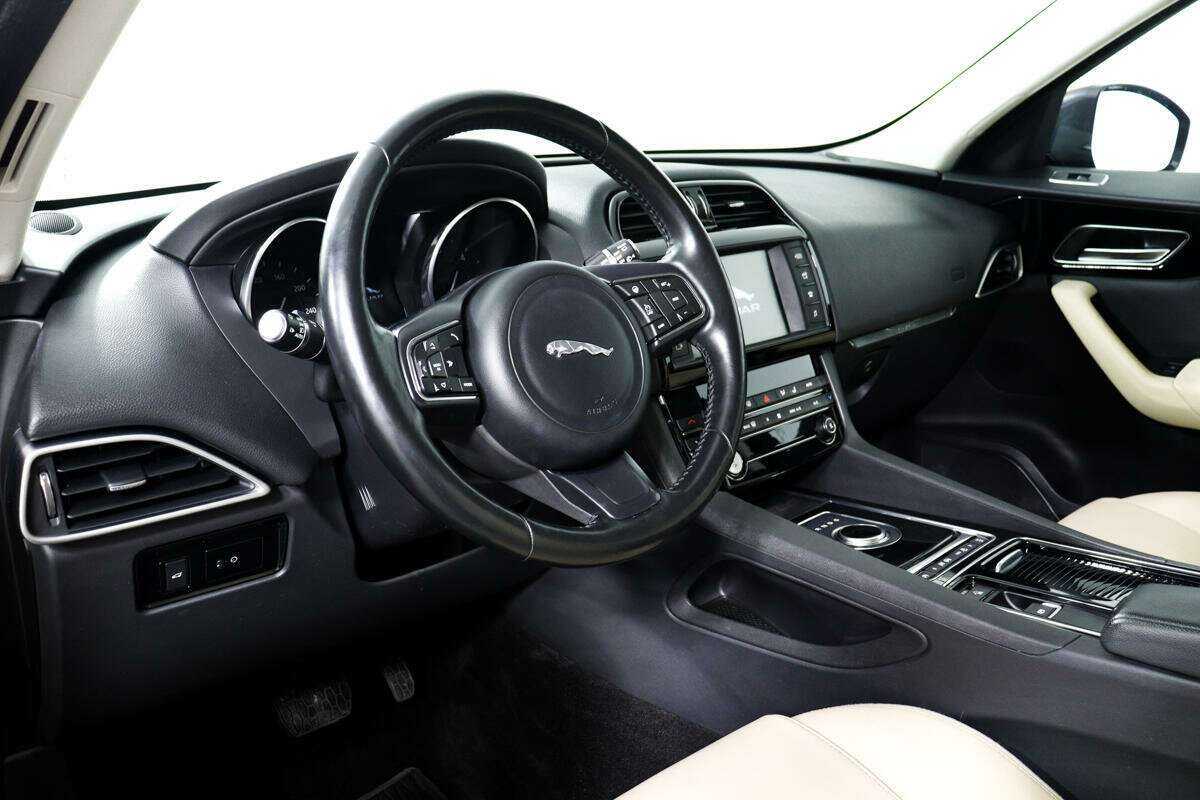 Jaguar F-Pace 2017 года с пробегом. Фото: #12