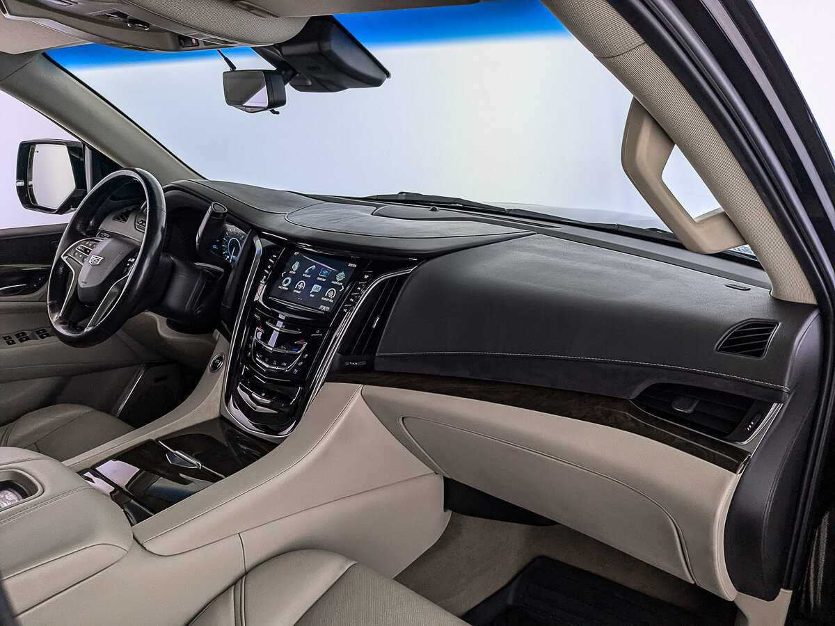 Cadillac Escalade 2018 года с пробегом. Фото: #12