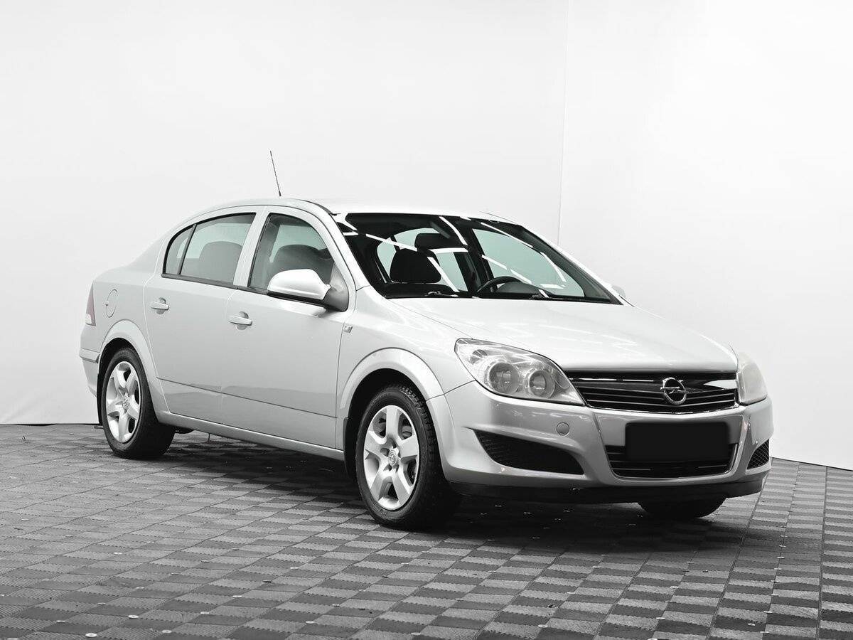 Opel Astra 2010 года с пробегом. Фото: #1