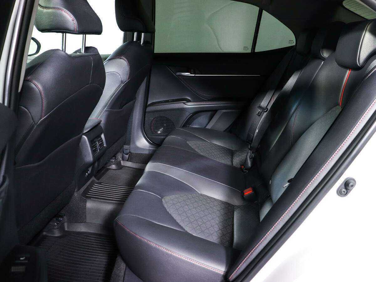 Toyota Camry 2021 года с пробегом. Фото: #7