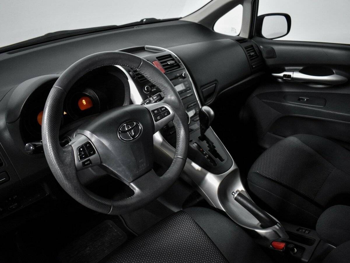 Toyota Auris 2012 года с пробегом. Фото: #9