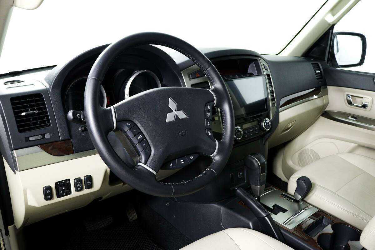 Mitsubishi Pajero 2021 года с пробегом. Фото: #12