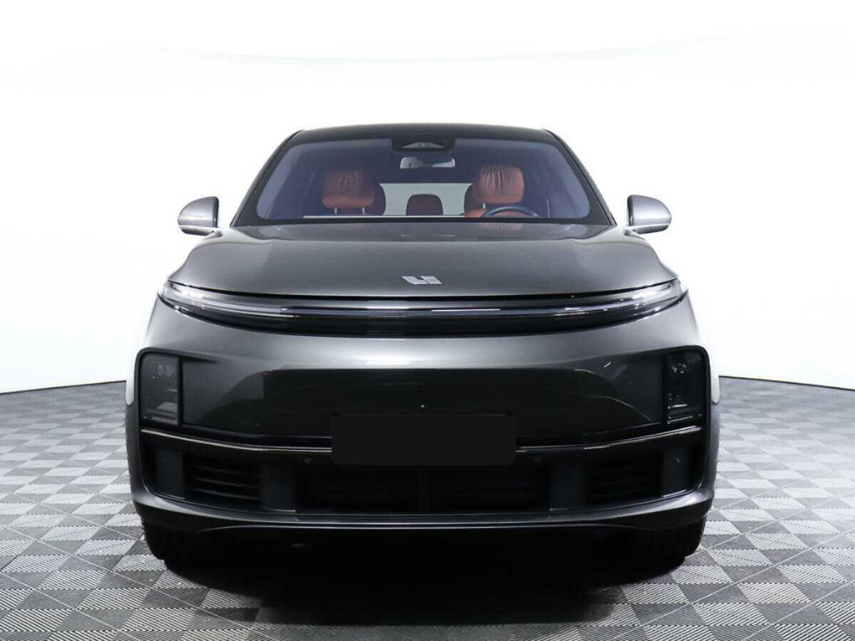 LiXiang L7 2023 года с пробегом. Посмотреть фото