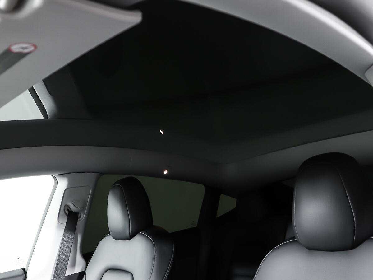 Tesla Model Y 2021 года с пробегом. Фото: #20