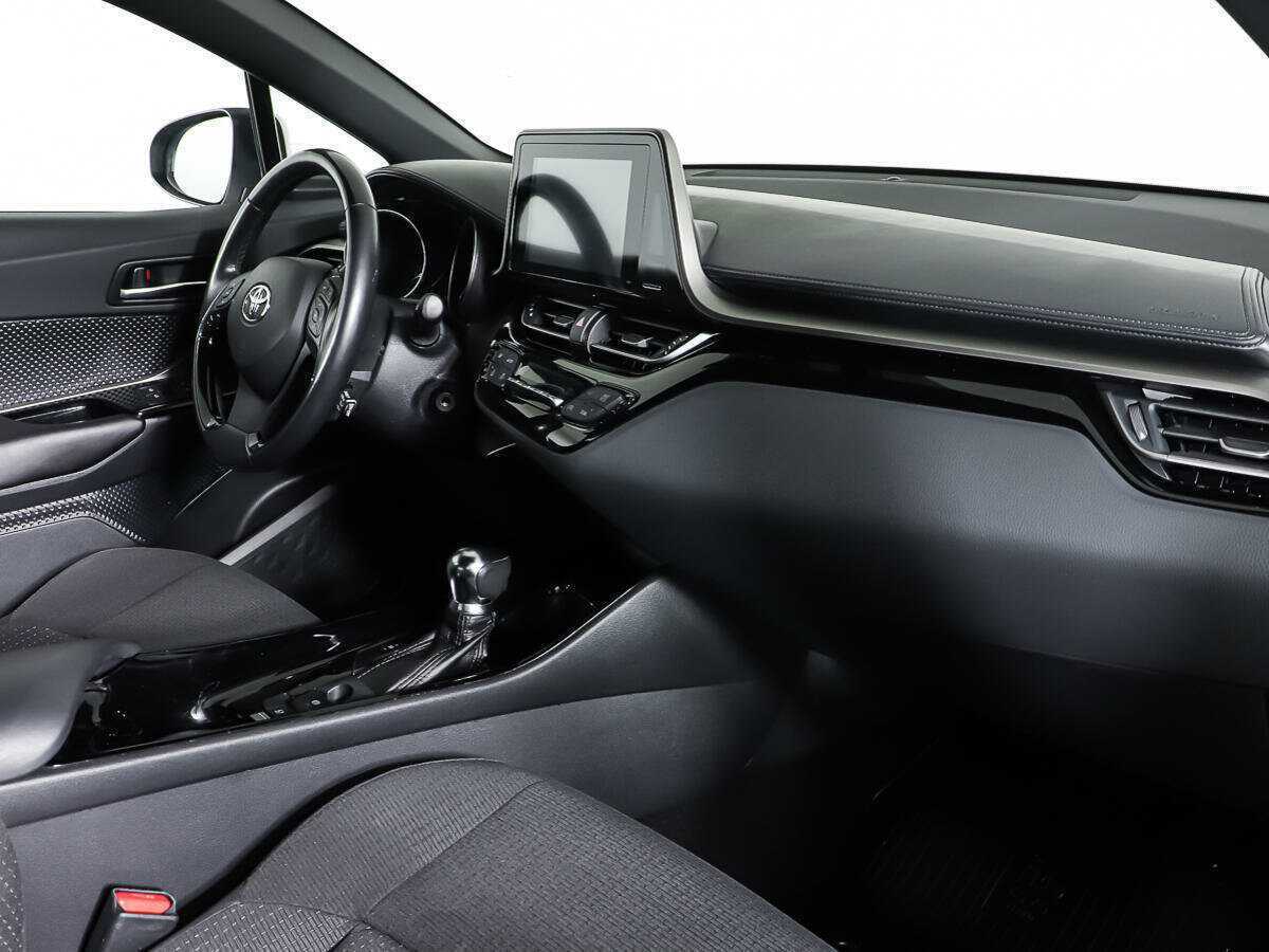 Toyota C-HR 2018 года с пробегом. Фото: #8