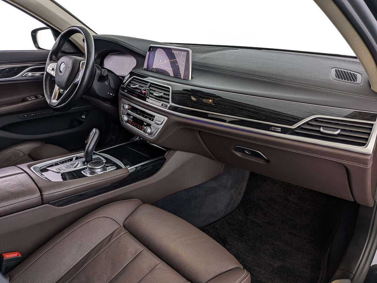 BMW 7 серии 2019 года с пробегом. Фото: #8