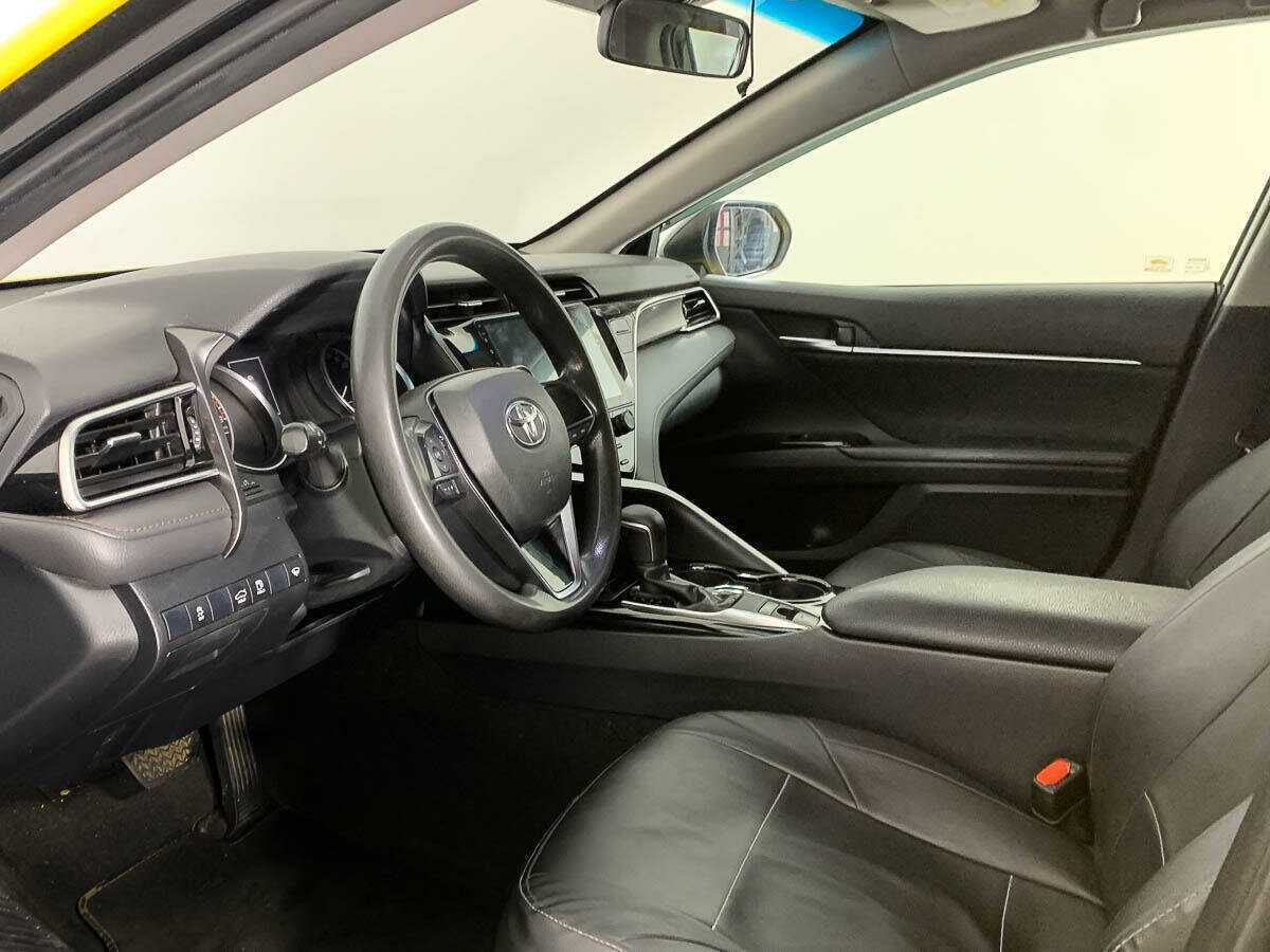 Toyota Camry 2021 года с пробегом. Фото: #8