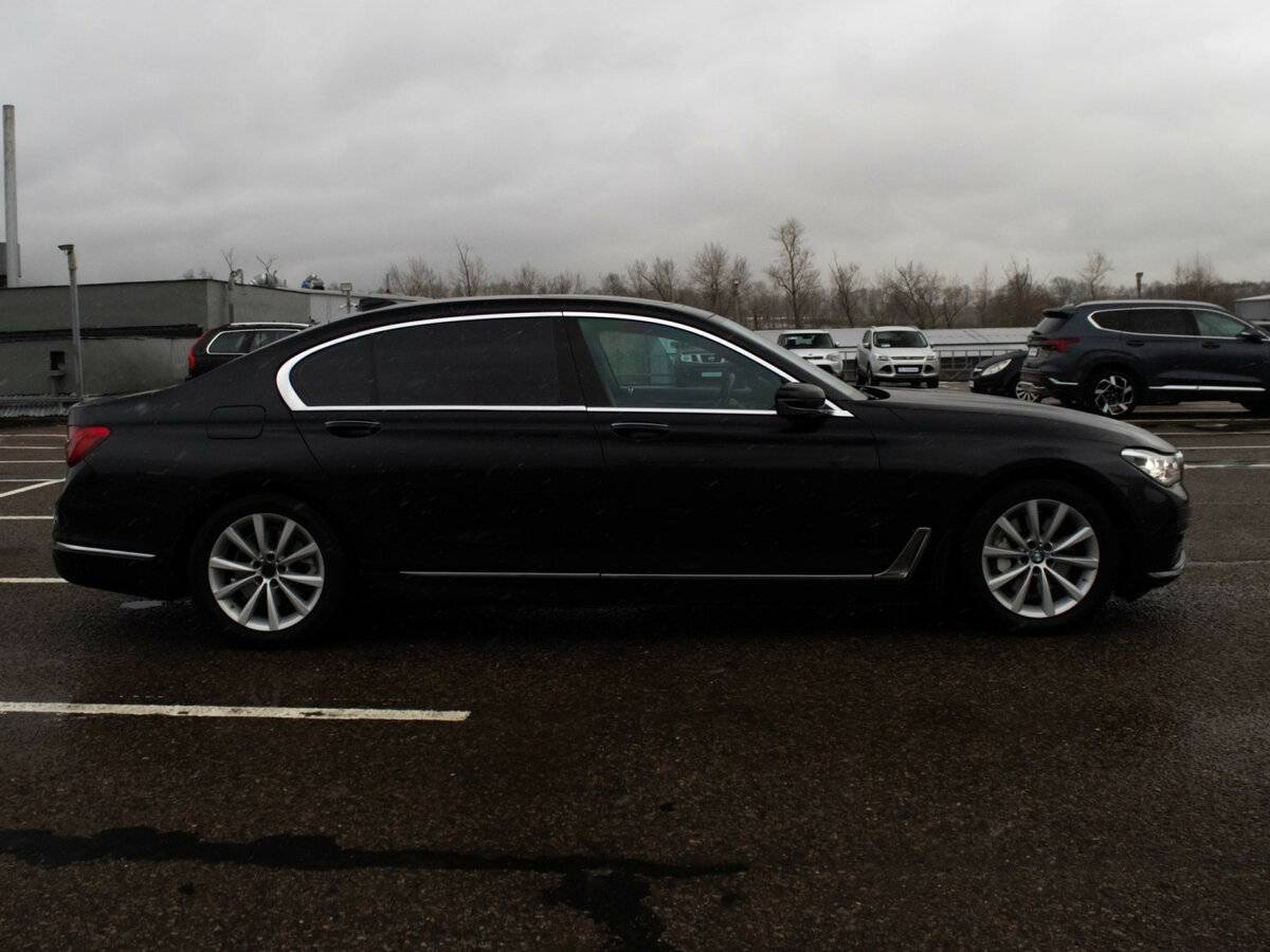 BMW 7 серии 2018 года с пробегом. Фото: #3