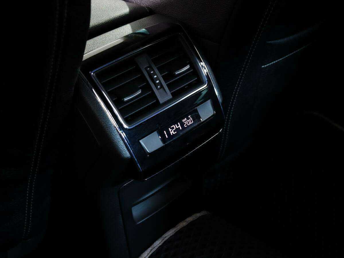 Skoda Superb 2015 года с пробегом. Фото: #15