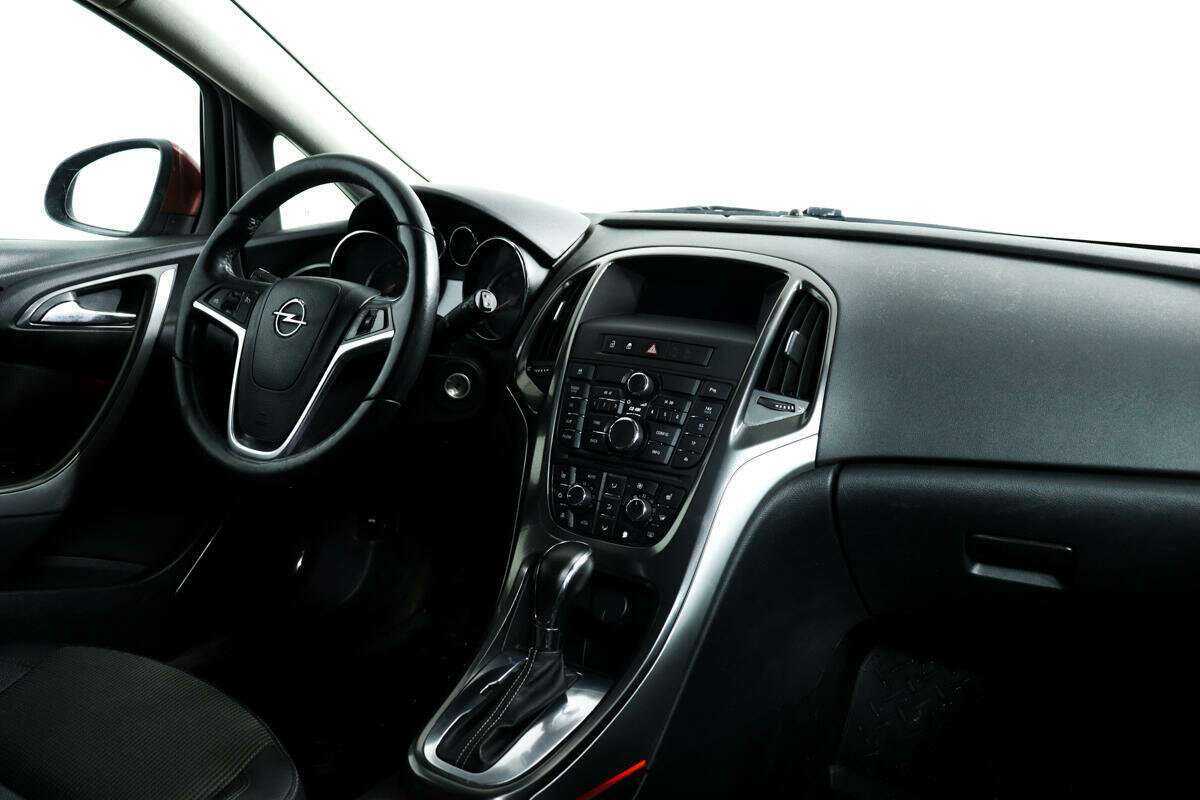 Opel Astra 2011 года с пробегом. Фото: #8