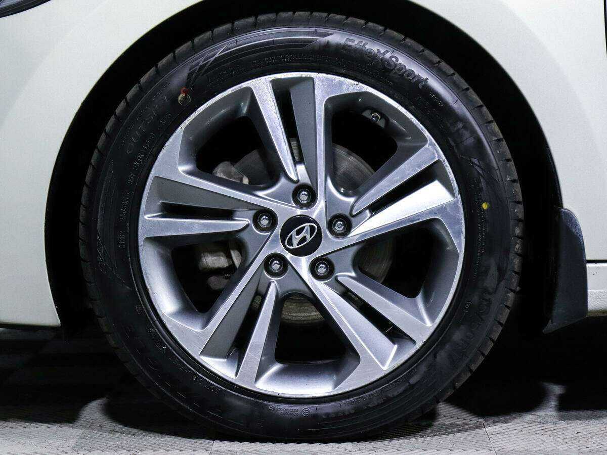 Hyundai Elantra 2018 года с пробегом. Фото: #14