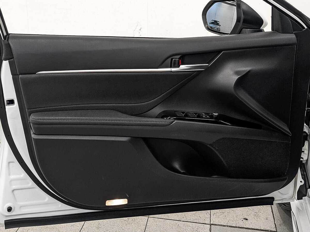 Toyota Camry 2023 года с пробегом. Фото: #18