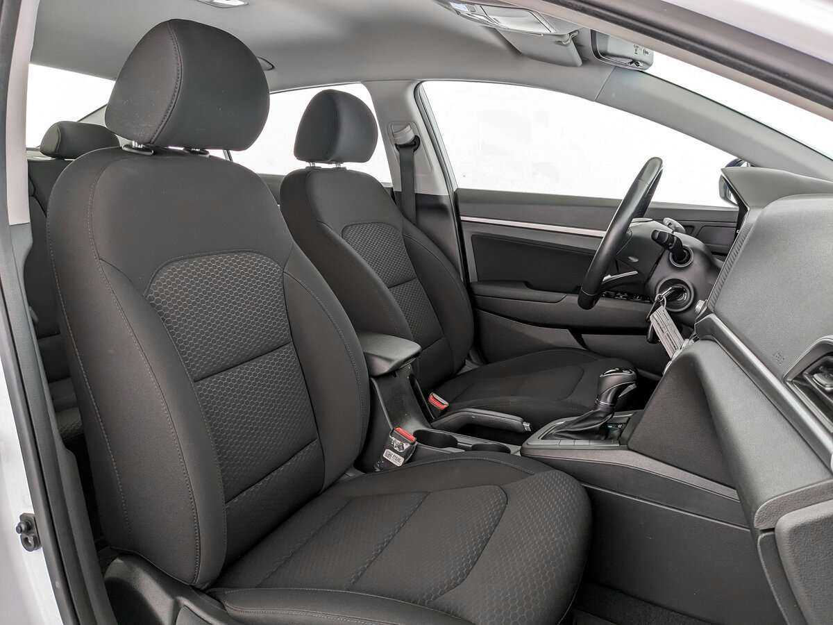 Hyundai Elantra 2020 года с пробегом. Фото: #18