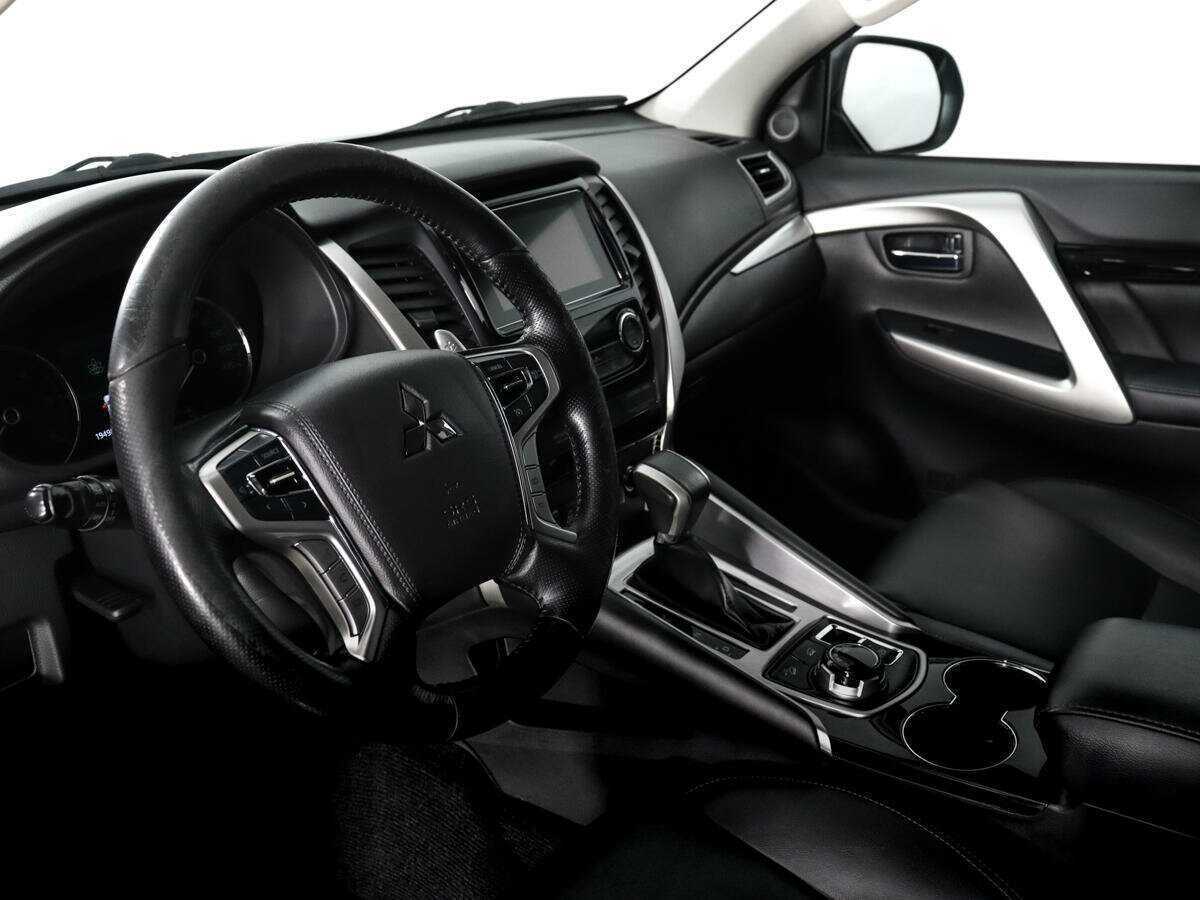 Mitsubishi Pajero Sport 2019 года с пробегом. Фото: #8