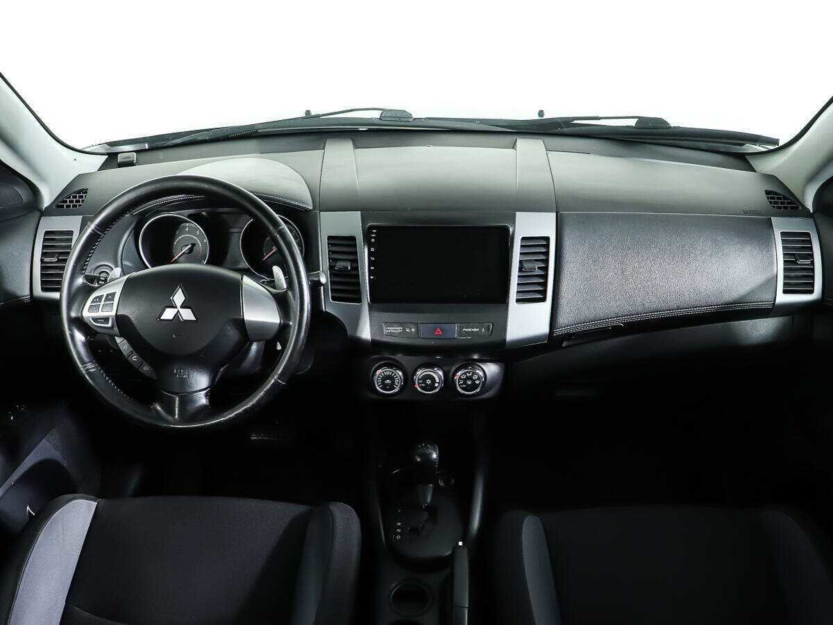 Mitsubishi Outlander 2011 года с пробегом. Фото: #9
