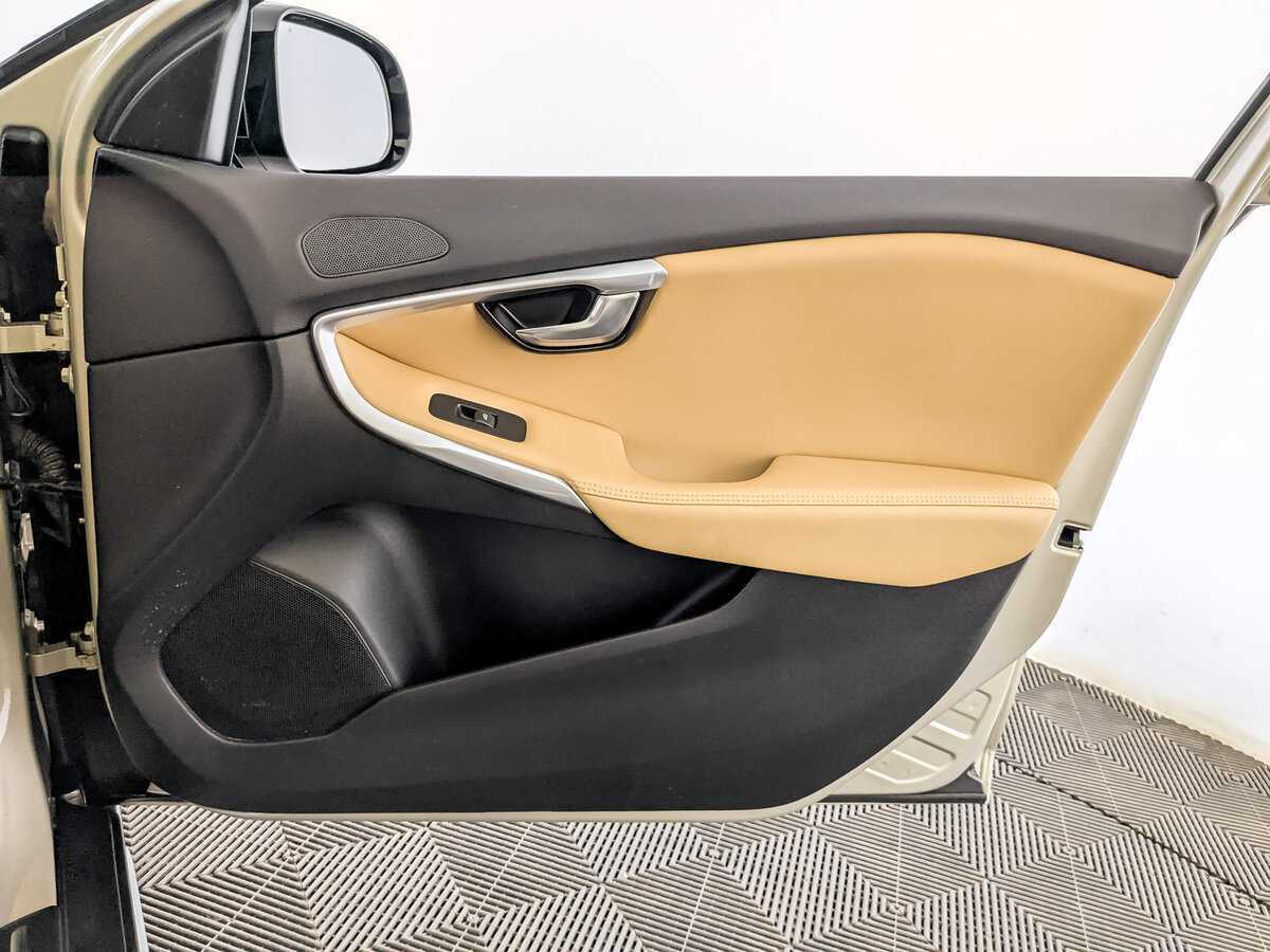Volvo V40 2018 года с пробегом. Фото: #24