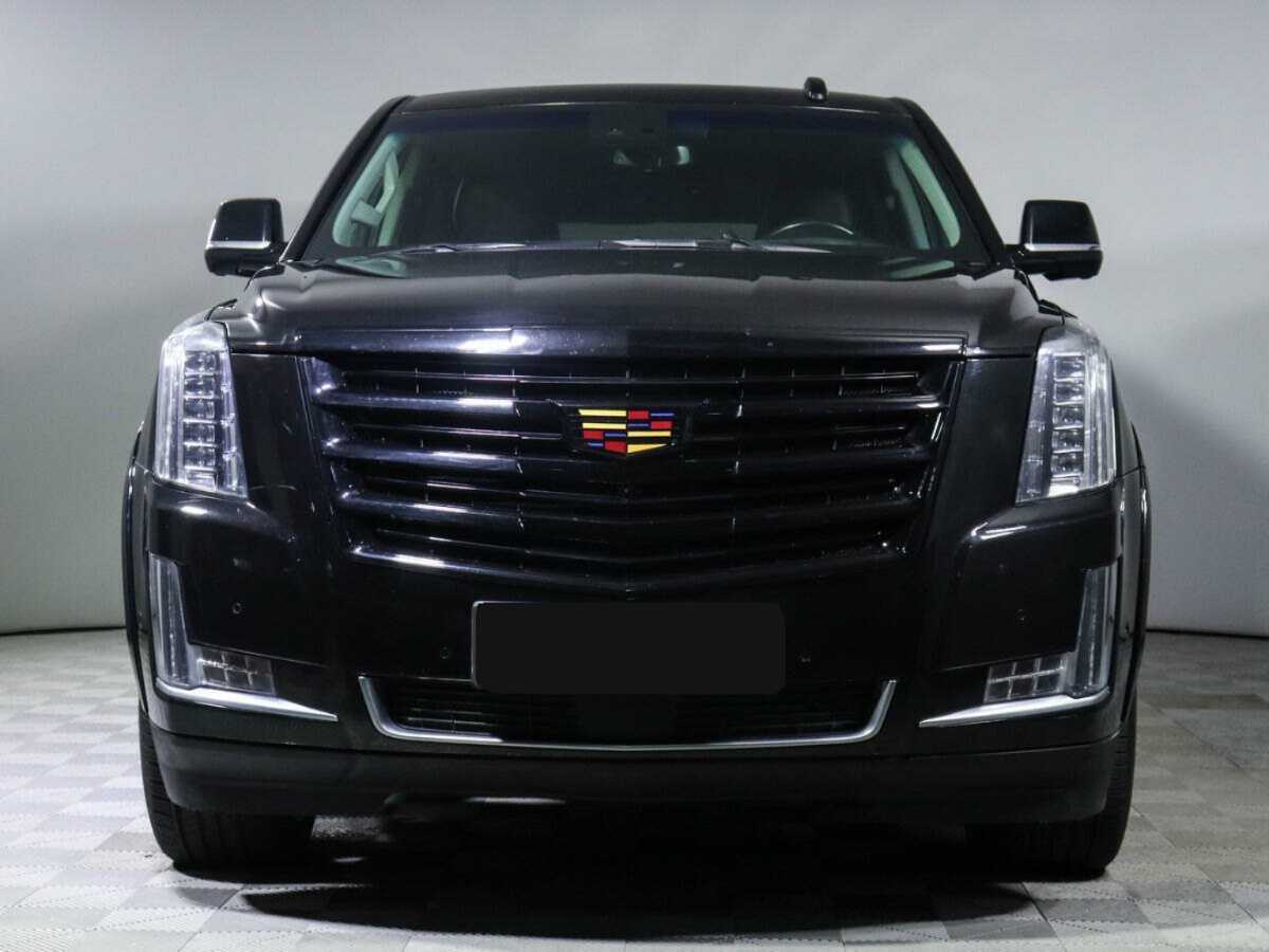 Cadillac Escalade 2018 года с пробегом. Посмотреть фото