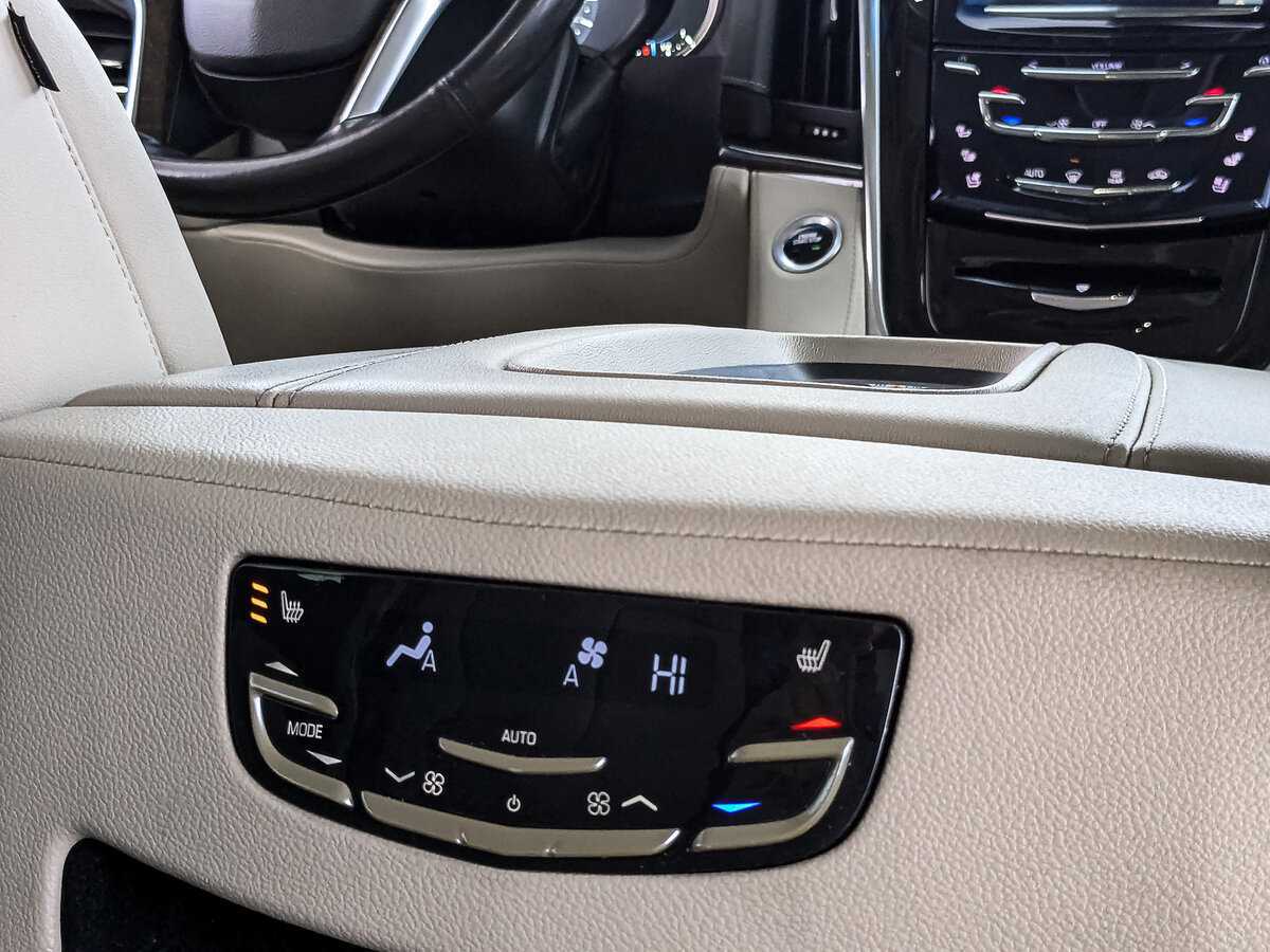 Cadillac Escalade 2018 года с пробегом. Фото: #29
