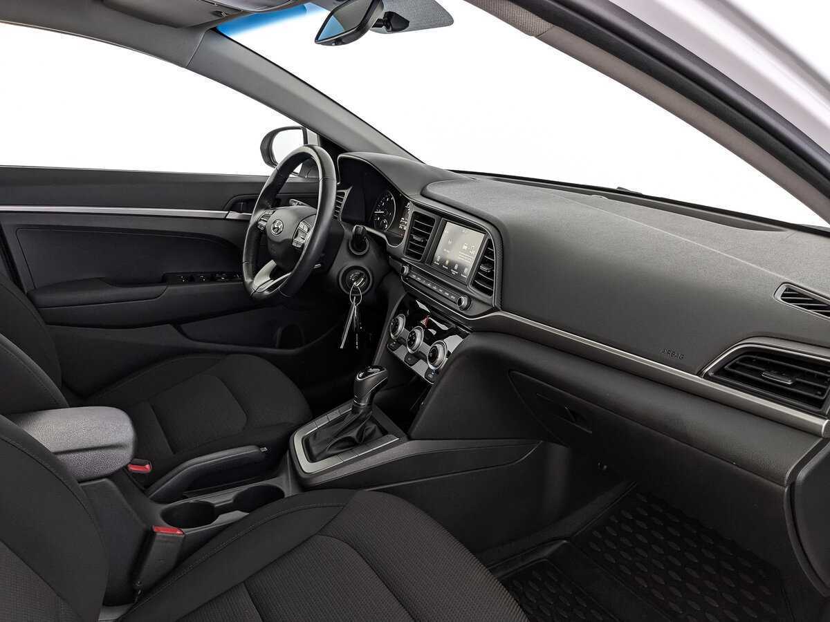 Hyundai Elantra 2019 года с пробегом. Фото: #12