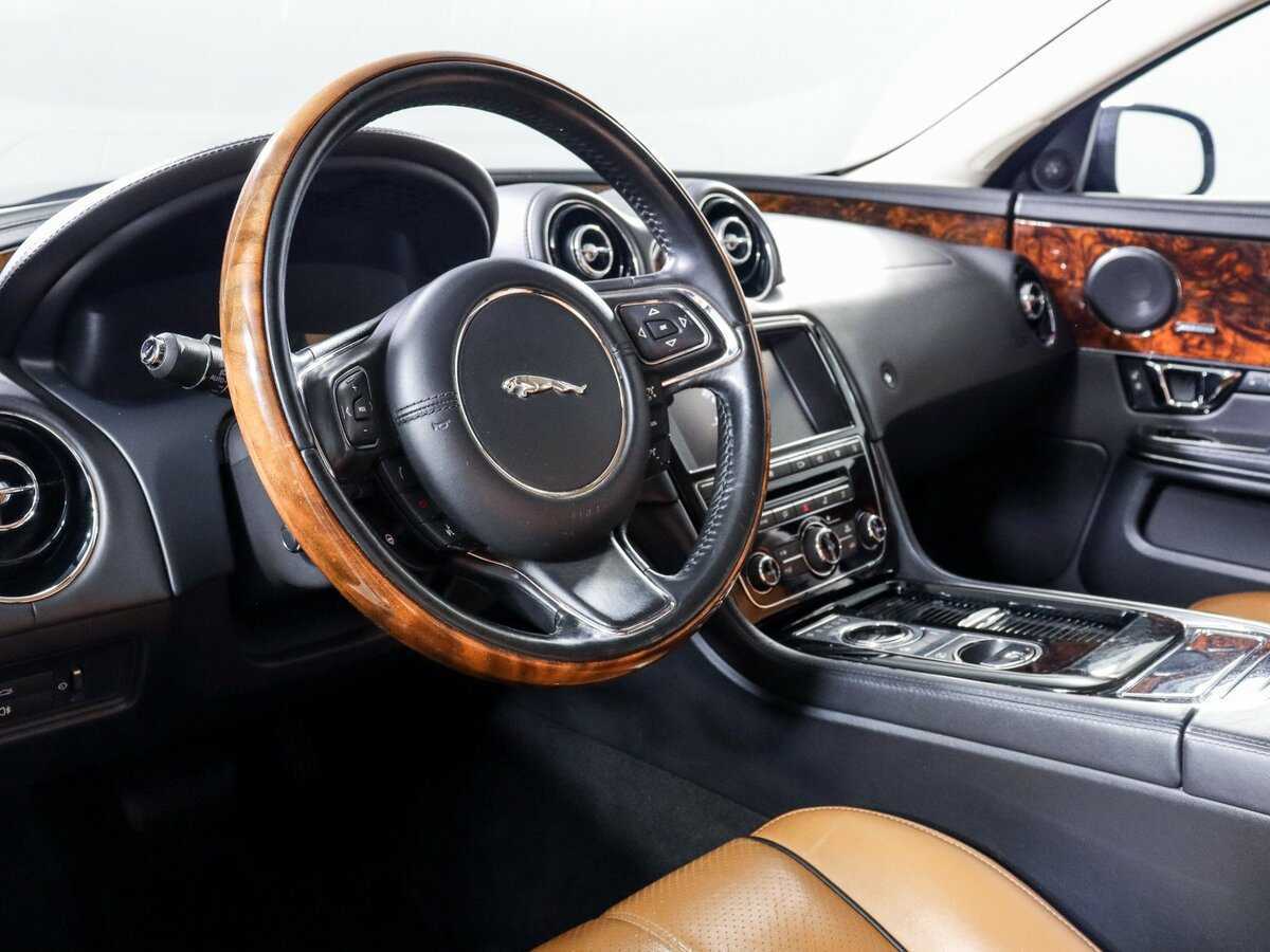 Jaguar XJ 2017 года с пробегом. Фото: #10