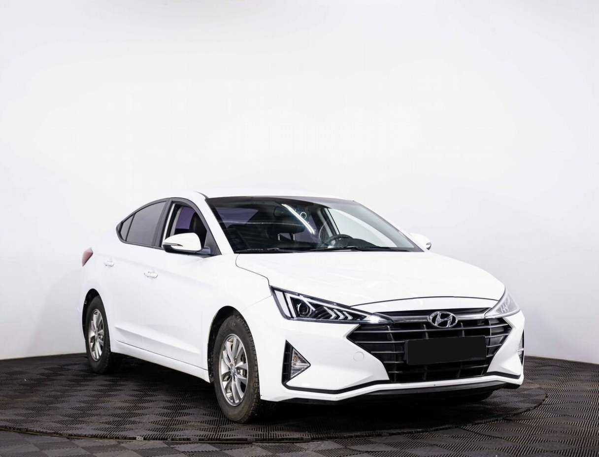 Hyundai Avante 2018 года с пробегом. Фото: #2