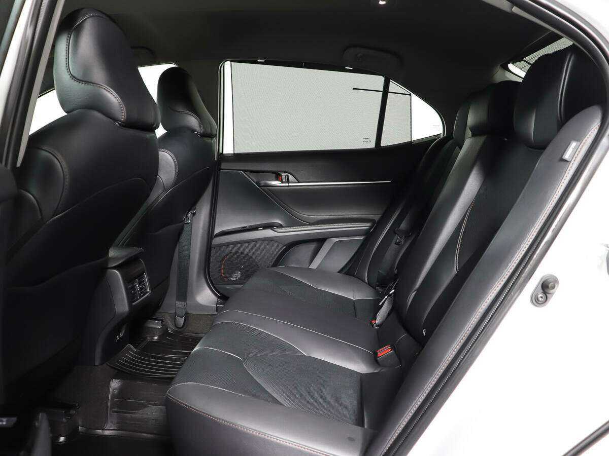 Toyota Camry 2020 года с пробегом. Фото: #7