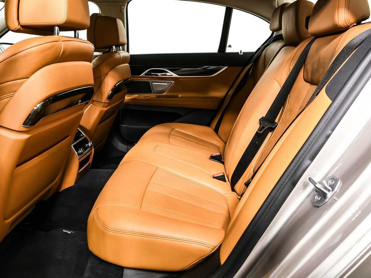 BMW 7 серии 2019 года с пробегом. Фото: #11