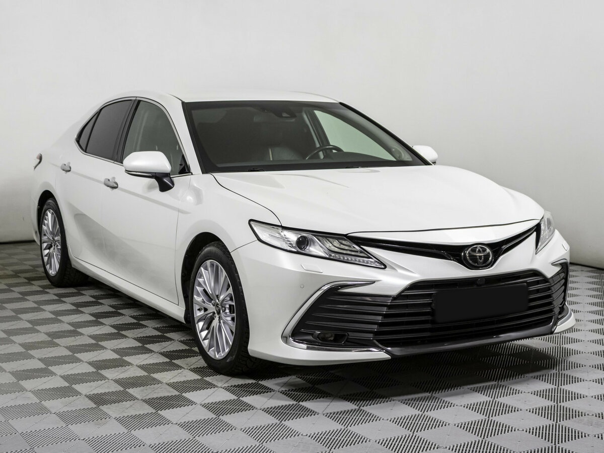 Toyota Camry 2018 года с пробегом. Фото: #2