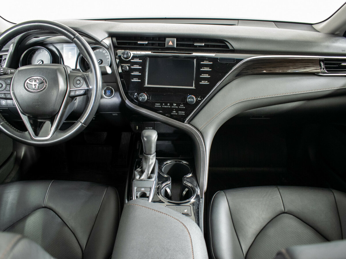 Toyota Camry 2020 года с пробегом. Фото: #10