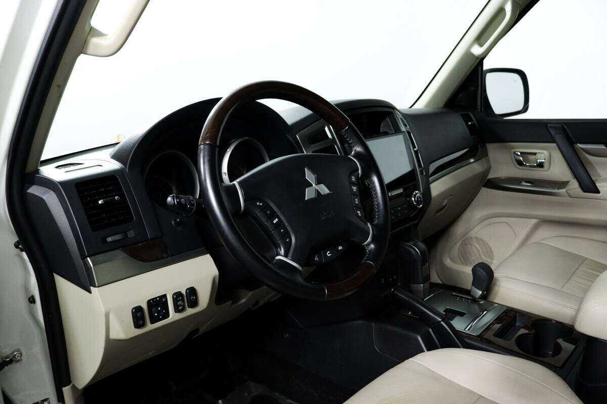 Mitsubishi Pajero 2019 года с пробегом. Фото: #11