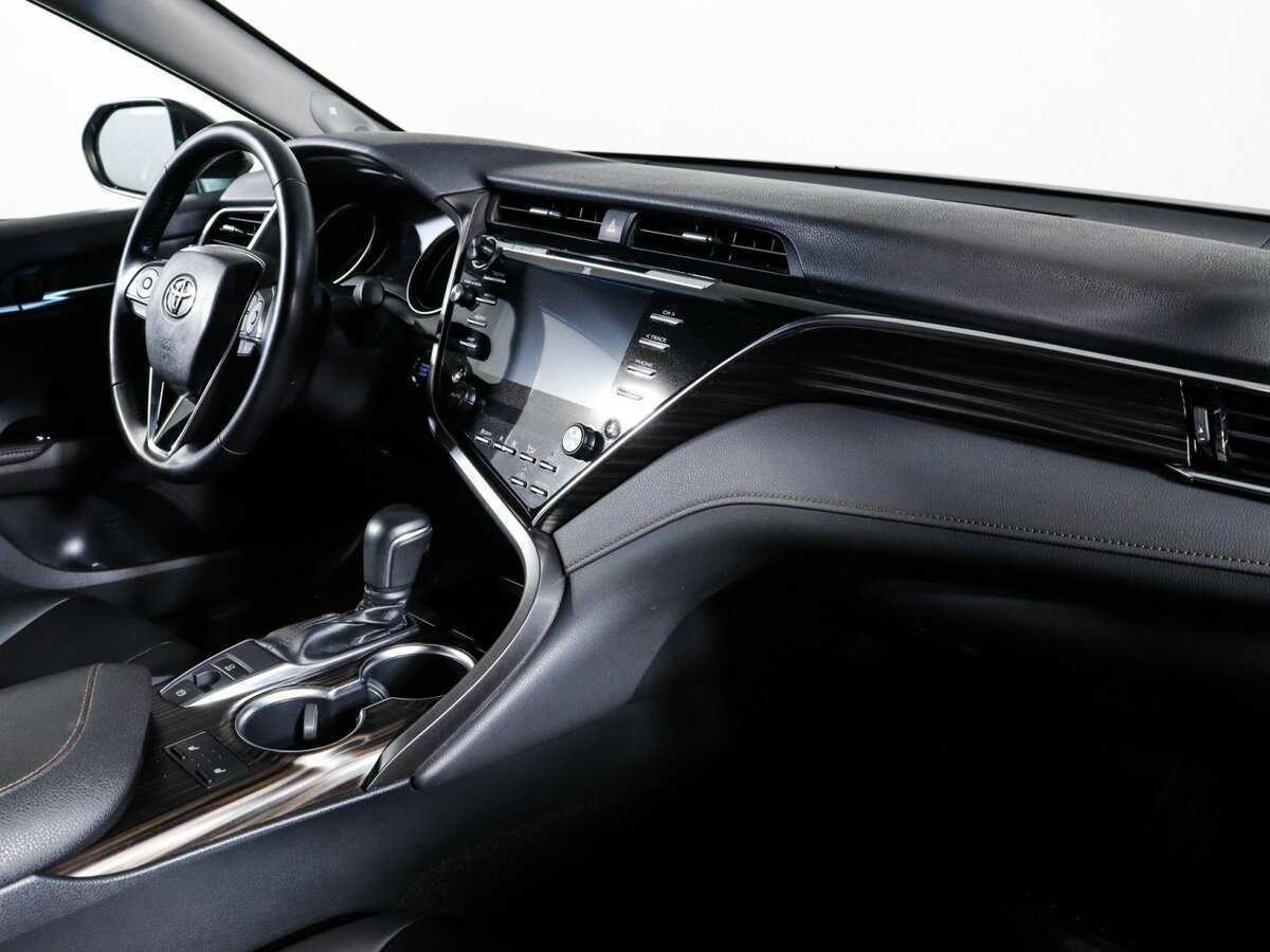 Toyota Camry 2018 года с пробегом. Фото: #5