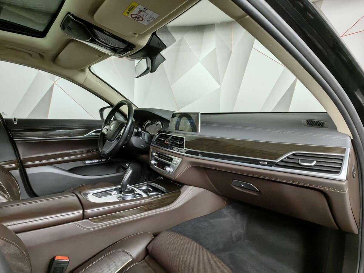 BMW 7 серии 2015 года с пробегом. Фото: #8