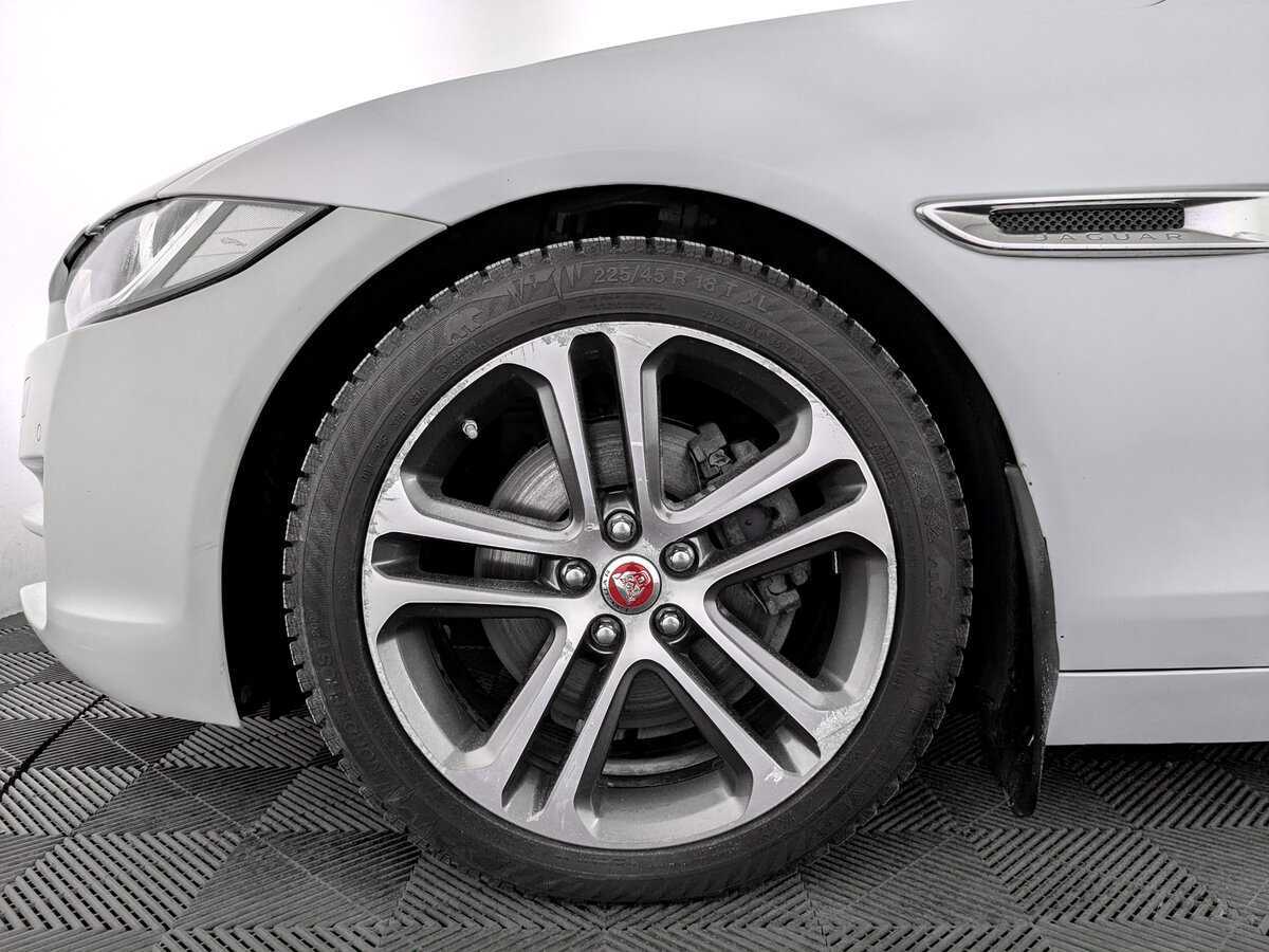 Jaguar XE 2017 года с пробегом. Фото: #17