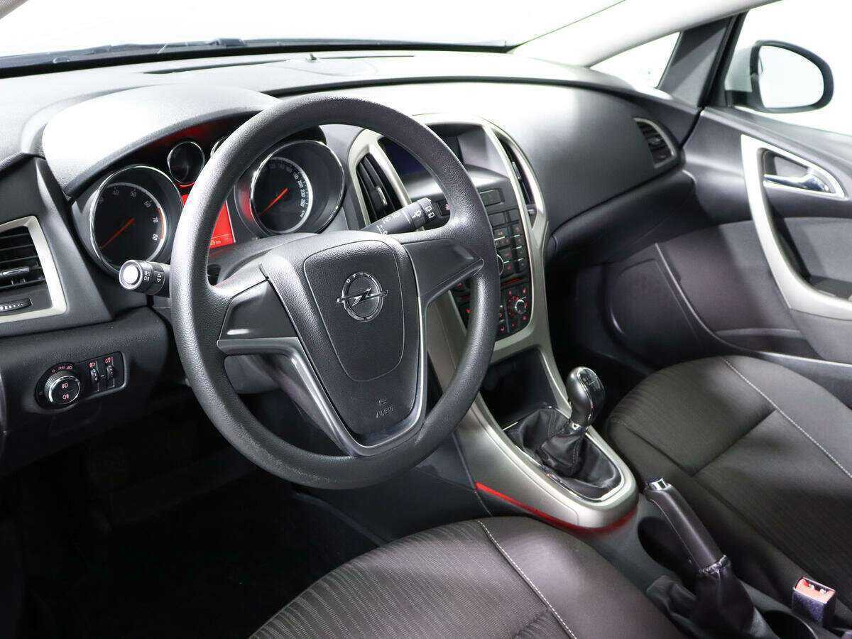 Opel Astra 2011 года с пробегом. Фото: #11
