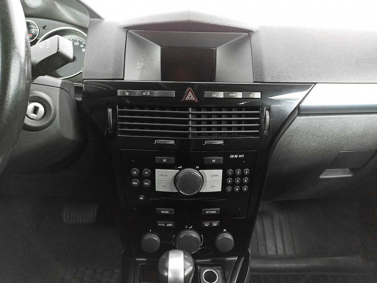Opel Astra 2010 года с пробегом. Фото: #12