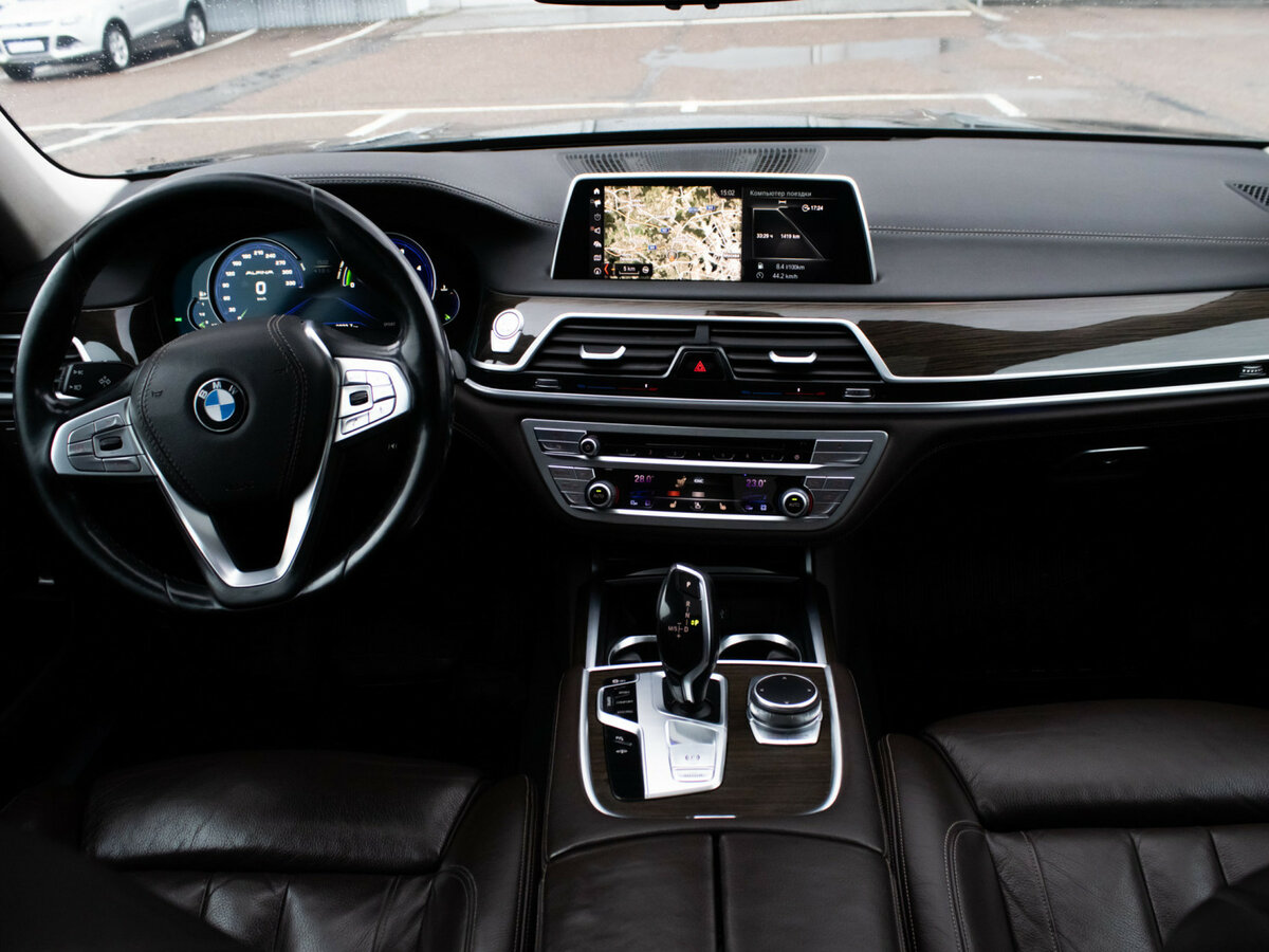 BMW 7 серии 2018 года с пробегом. Фото: #10