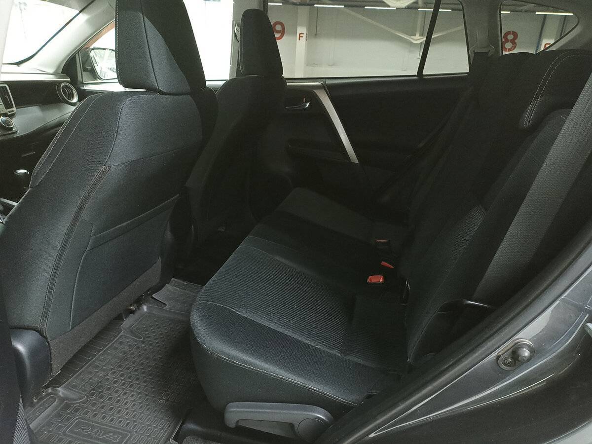 Toyota RAV4 2013 года с пробегом. Фото: #11