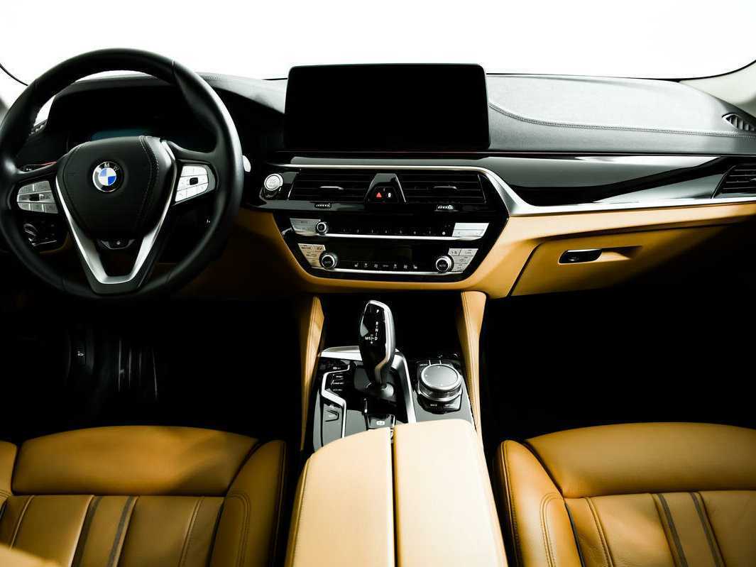 BMW 5 серии 2021 года с пробегом. Фото: #10