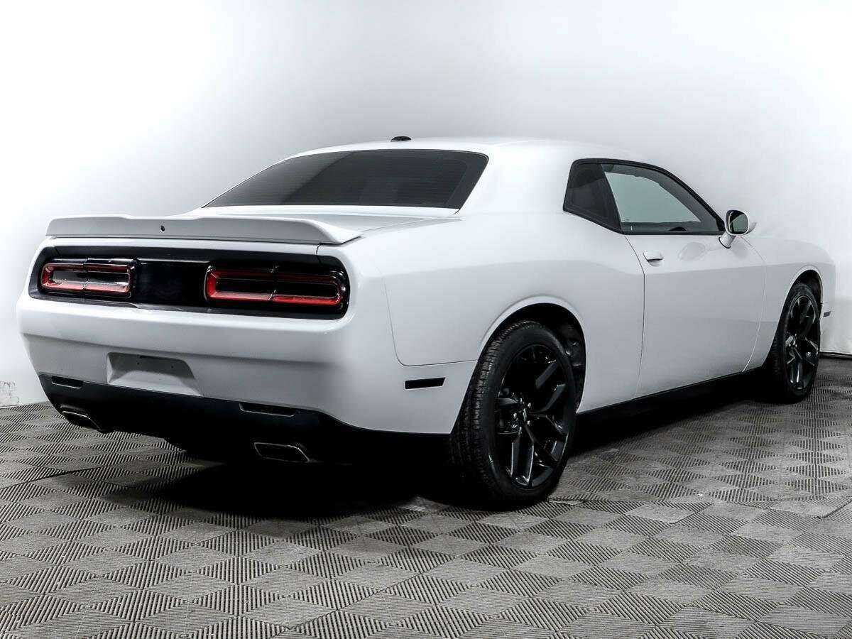 Dodge Challenger 2019 года с пробегом. Фото: #3