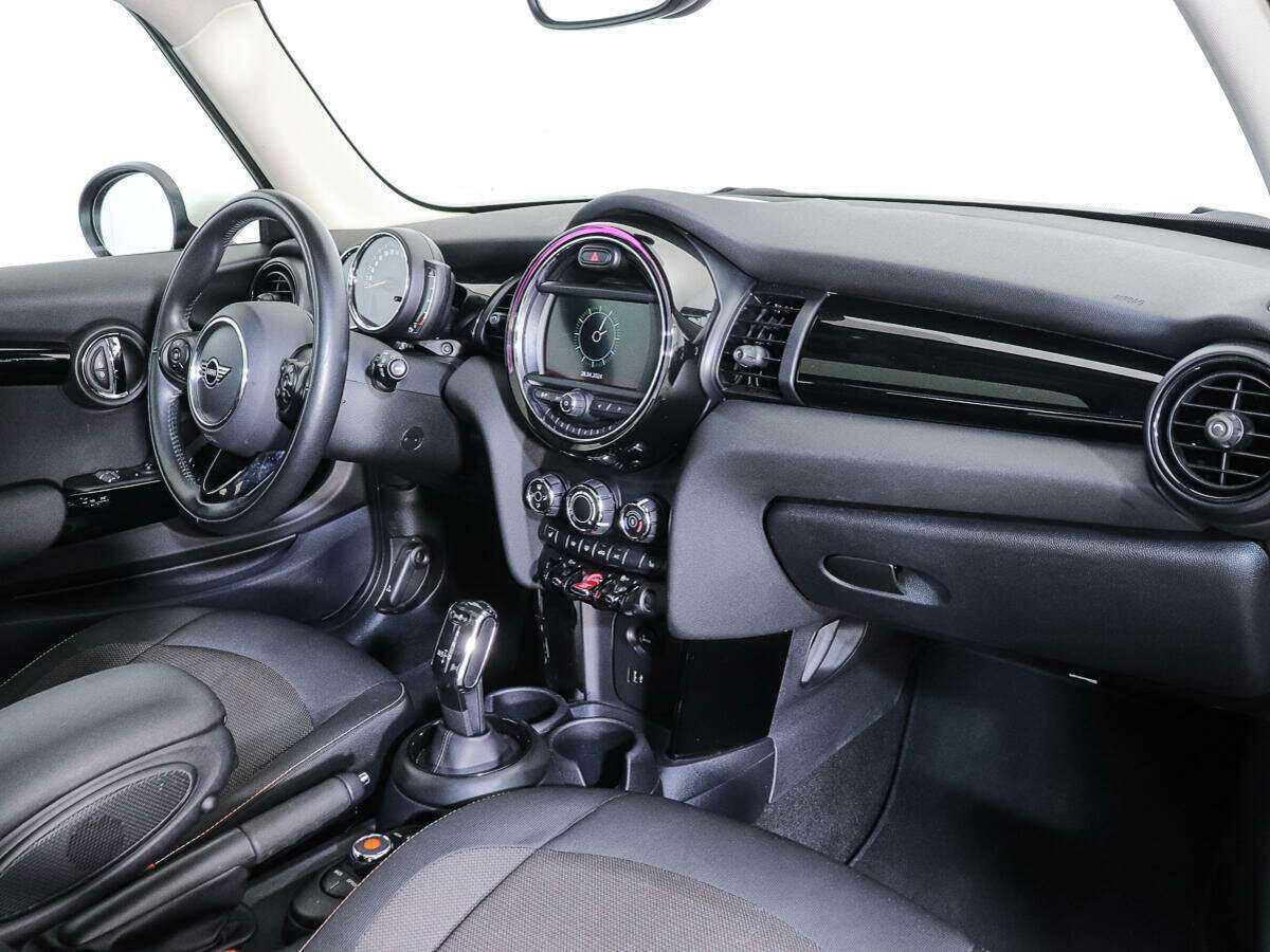 Mini Hatch 2021 года с пробегом. Фото: #8