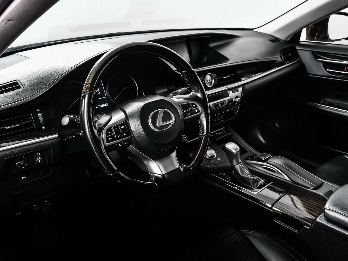 Lexus ES 2016 года с пробегом. Фото: #11