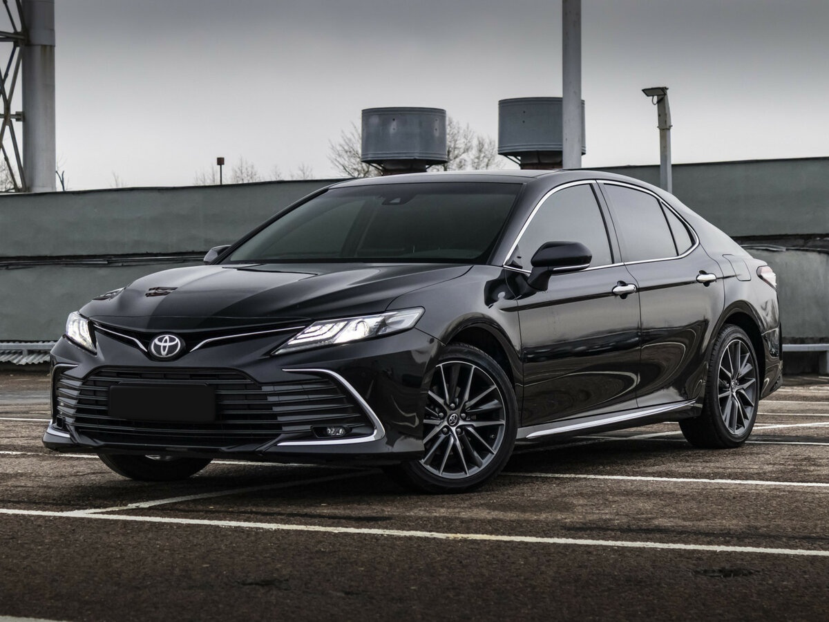 Toyota Camry 2023 года с пробегом. Посмотреть фото